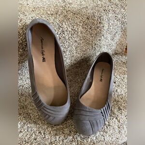 American Eagle Gray Suede Flats Size 6W